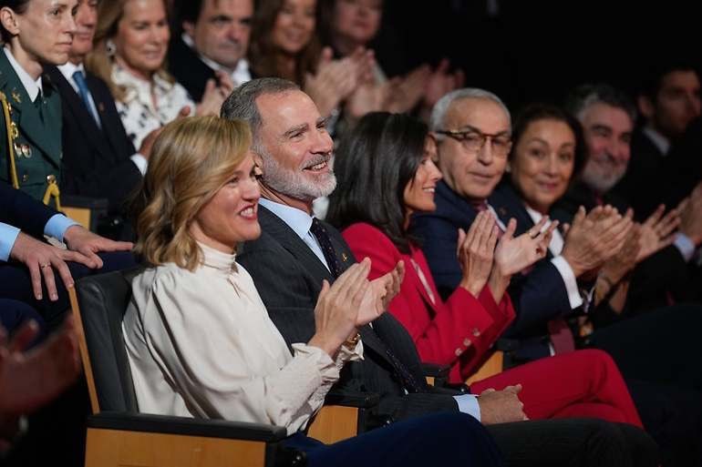 Today, the #King and #Queen of #Spain are attending an event dedicated to the Barcelona '92 Olympics. In 1992, #KingFelipe himself participated in the Games as part of the Spanish #Olympic #sailing team. For this event, #QueenLetizia chose a red suit by #CarolinaHerrera #Royal