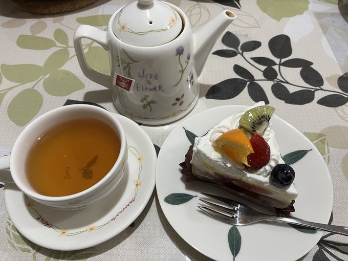 「お茶 ティーポット」のTwitter画像/イラスト(新着)