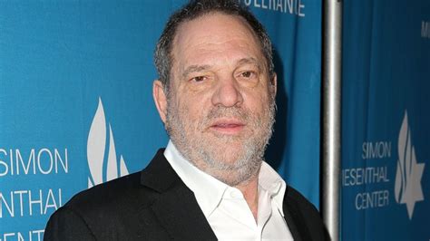 On parle bien du Harvey Weinstein par qui #MeToo est arrivé, celui qui avaient fait l'objet d'une longue et minutieuse enquête du New-York Time.

Sa condamnation a été annulée pour vice de forme

#Weinstein #HarveyWeinstein #balanceTonPorc #vss 

francetvinfo.fr/culture/cinema…