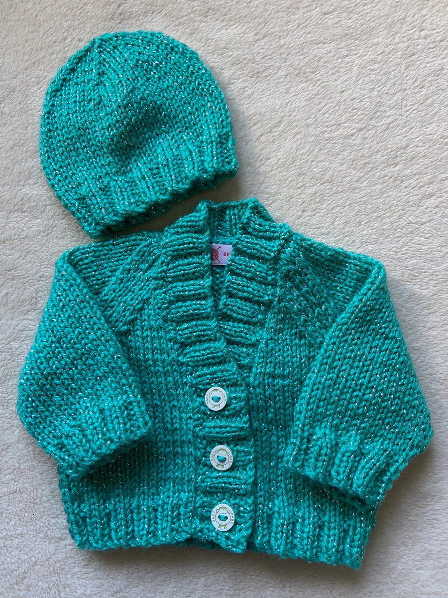 Preemie baby cardigan and hat set 🧶💚 bettysmumknits.etsy.com/listing/157750… #etsyuk #mhhsbd #prematurebaby