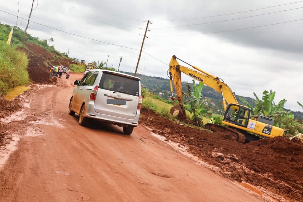 🏳️COMMENCEMENT 🏳️ Our Contractor [CCCC] has kicked off physical works on Kisubi-Nakawuka—Nateete—Nakawuka-Kasanje—Mpigi—Nakawuka-Mawagulu—Nanziga—Maya—Kasanje—Buwaya & Entebbe—Nakiwogo road project. Bush clearing now underway along the Kisubi—Nakawuka road section. #UNRAworks