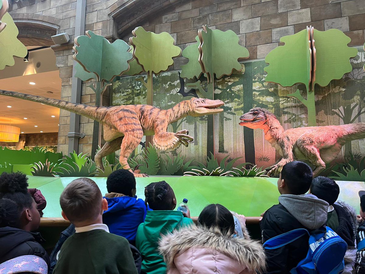 Y3 had a fantastic time at the @NHM_London! They learned lots of interesting facts about Earthquakes and Volcanoes for their Geography topic this term! Through exhibits and the famous earthquake simulator, Y3 explored how the powers within, shape the world in which we live in!🌋