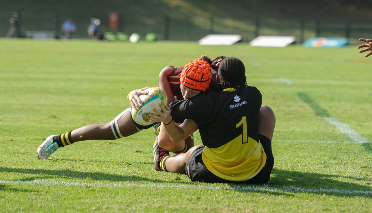 60' The second @Suzuki_ZA strategy break and we are poised on a knife edge in the final as both teams look intent to lift the trophy. The Blues in the lead but the Maroon Machine mounting a comeback. FNB Maties 19-30 FNB UFH #RugbyThatRocks