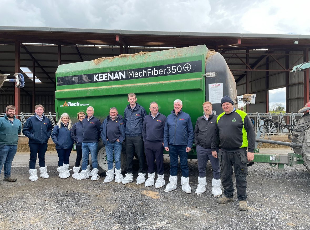 This week, Alltech Ireland were delighted to host the Aspatria Group from the UK. After a tour of Alltech Dunboyne, Bob Kendal and Emma Swan brought the group on a farm tour to customers to Old Carton Farm and to David Clarke of cows.ie.