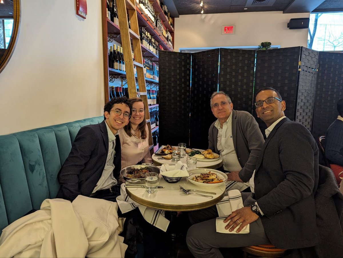 Congratulations, @jmartinrufino, on an incredible @BBS_Harvard Ph.D. defense yesterday!!! 🙏 @garber_manuel, @david_scadden, @BradEBernstein, and #BenEbert for being amazing examiners! So excited for all that is to come!