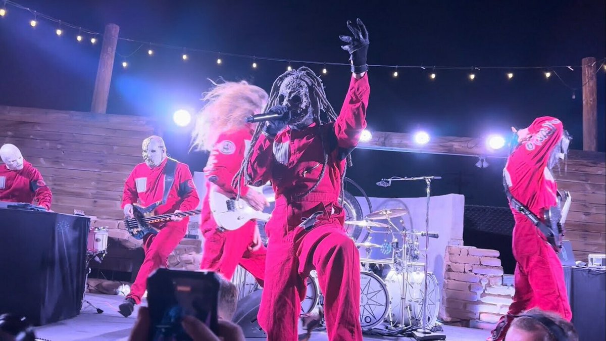 🚨 New masks, new drummer, old songs — SLIPKNOT's first show of 2024 looked totally fucking bonkers. 👀 See batshit video and the epic setlist revolvermag.com/music/new-mask…