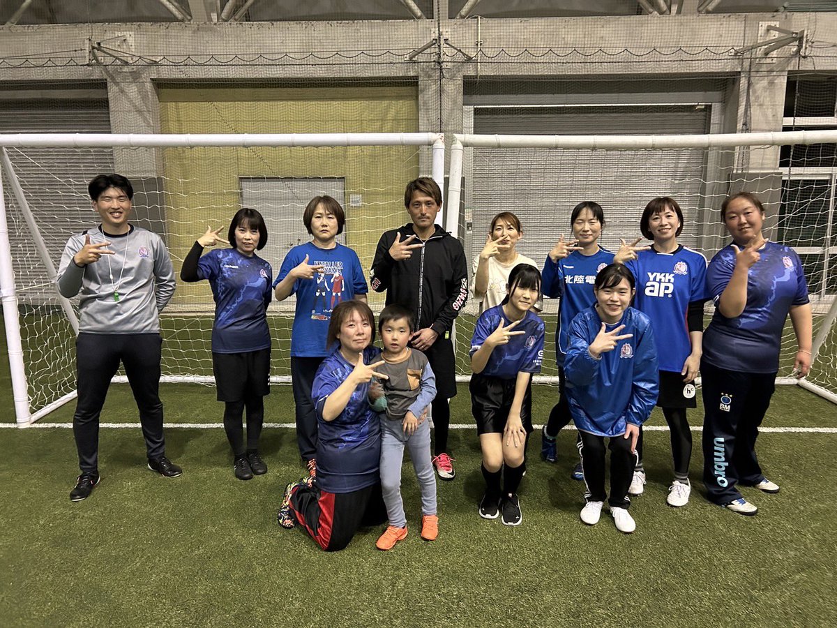 今日カターレ富山スクールに参加してきました！！年齢や性別関係なく一緒にサッカーをして楽しめることは本当に素晴らしいことだと思います！ありがとうございました！また、時間あるとき色々な場所のスクール行くのでよろしくお願いします！