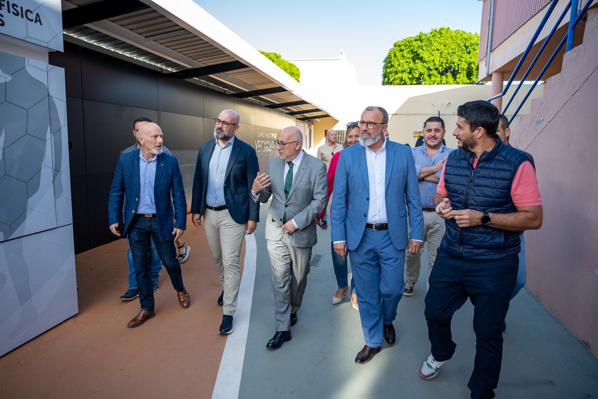 GranCanariaDep's tweet photo. #Instalaciones
Realizamos un recorrido por el Campo Municipal de Fútbol de Vecindario y el Polideportivo de La Unión del @santaluciagc
La renovación y mejora de los espacios deportivos cuenta con una inversión de 1.164.651,92 euros por parte del #IIDGC.
https://t.co/c033MwRBKG https://t.co/JyMeOYL2k9