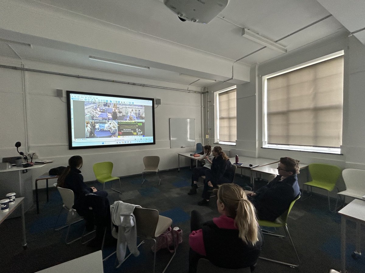 RobynStiger's tweet photo. Fantastic few days delivering on-call training with our final year physiotherapy students and simulation faculty. Always so much learning on many levels #smotsenabled ⁦@LorraineWhatley⁩ ⁦@CMSPhysio⁩ ⁦@AnnabelWilliam7⁩ ⁦@JonRoom⁩ ⁦@OBU_Skills_Sim⁩ https://t.co/YXkADf6F4c