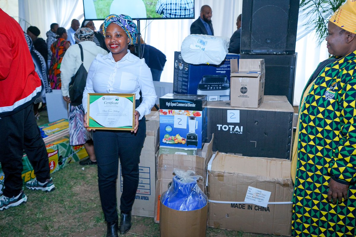 [IN PICTURES] The Government Integrated Imbizo held, at the Speakon Sports Field in Willowfontein, Ward 41, was a resounding success. Led by the MEC for @edtea_kzn ,Mr. Siboniso Duma, the event showcased a commitment to empowering local communities and fostering economic growth.