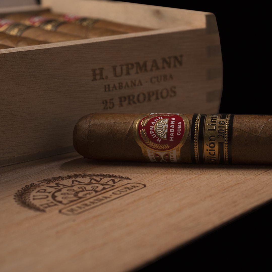 H. Upmann Propios Limited Edition 2018 (46 ring gauge x 120 mm length) is one of the latest Limited Editions of the renowned brand. The leaves of this desired Habano have been aged for at least 2 years, becoming a wise choice for the most demanding aficionados.