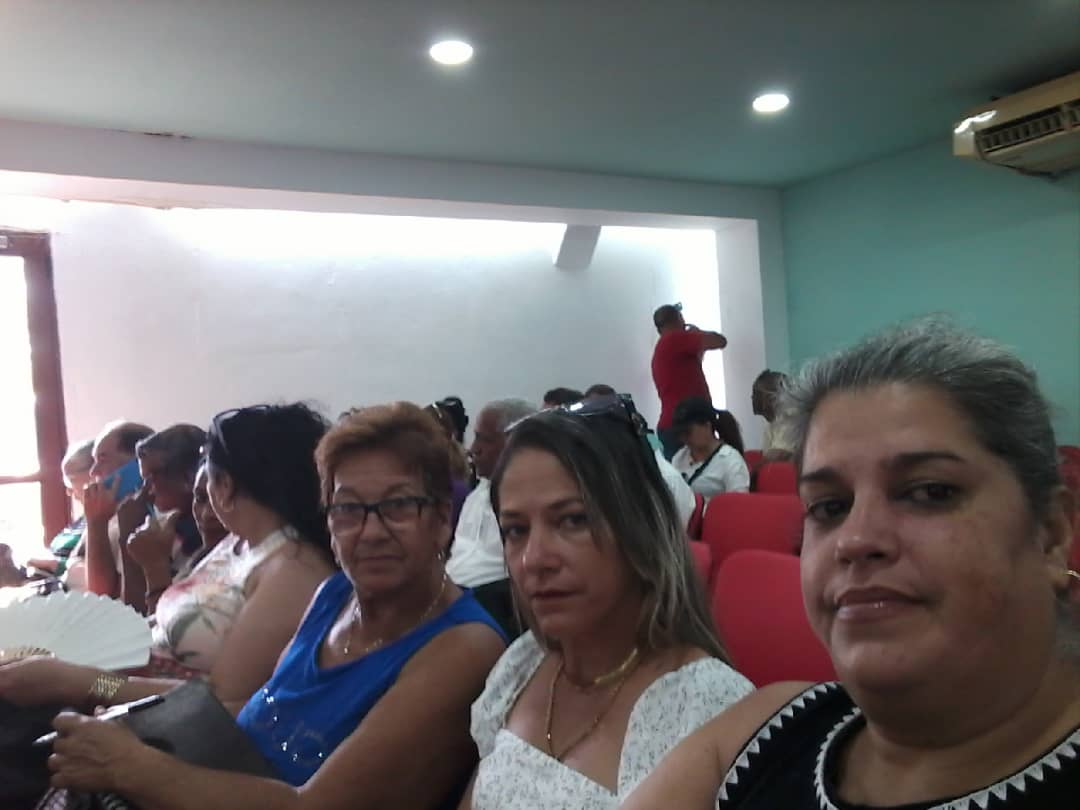 GRUPO DE COMERCIO REALIZA REUNION EN SALUDO AL 1 ERO DE MAYO. <a href="/empa_vc/">EMPA VC</a> , <a href="/MincinCuba/">Comercio Cuba</a> , <a href="/GrupodAlimentos/">OSDE Grupo de Alimentos</a>