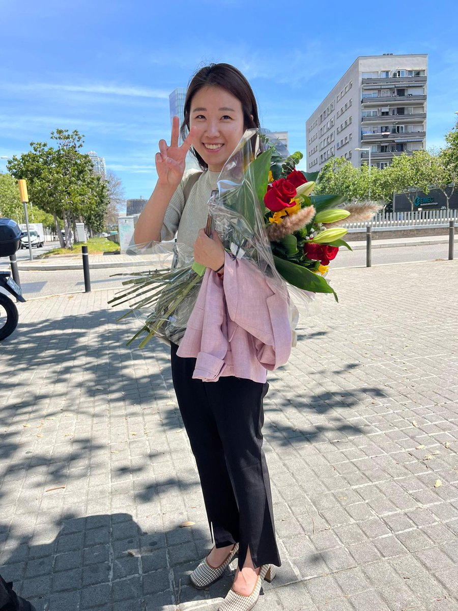 PosasLab's tweet image. One more Doctor in the house!
Today, Hansol Bae succesfully defended her PhD thesis 🎉
Best of luck in your new future steps! 👩🏻🎓🍀