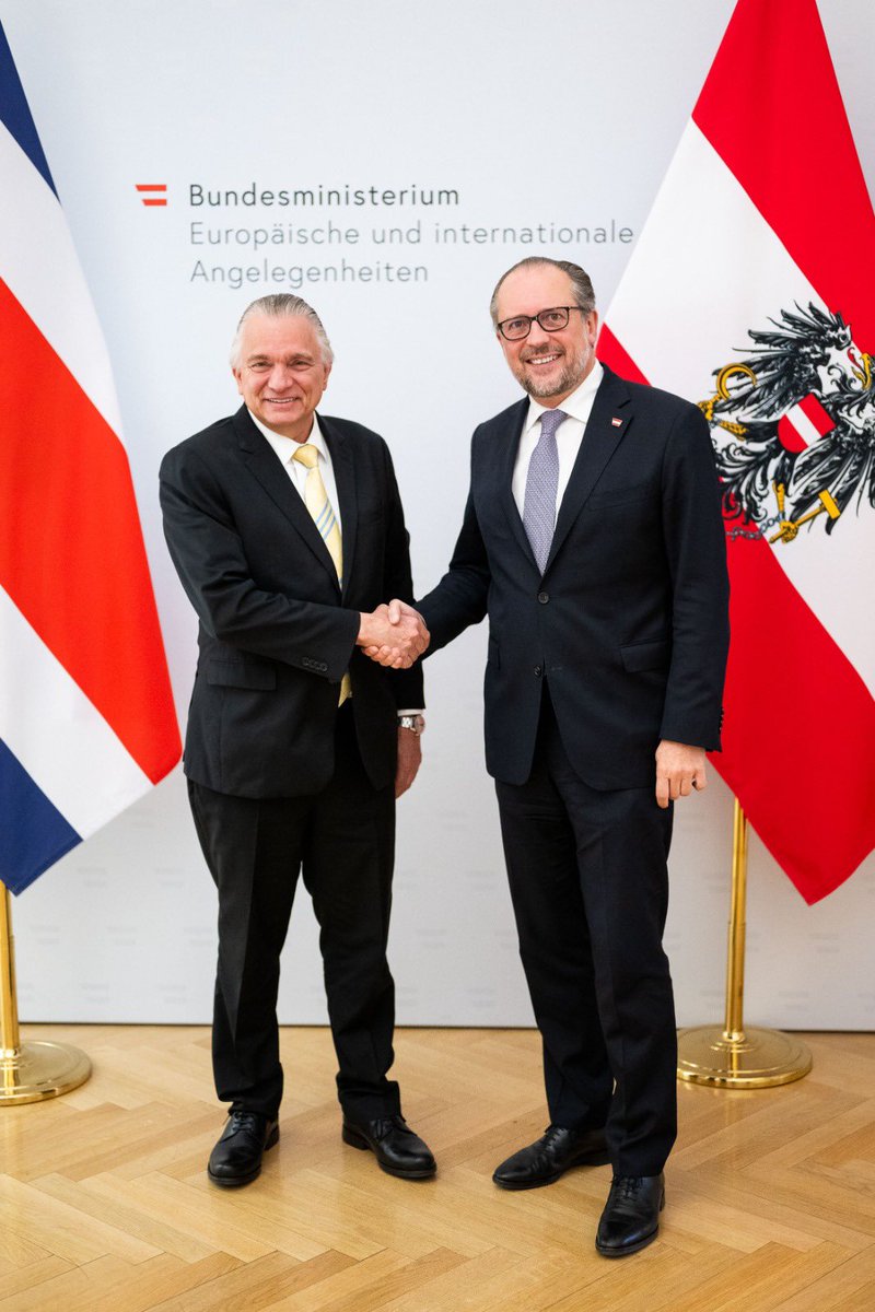 Today I welcomed Foreign Minister of #CostaRica @arnoldoandre to Vienna, in the run-up to the #AWS2024Vienna conference on autonomous weapons systems. We focused on our shared priority of disarmament but also on trade affairs and regional developments. 🇦🇹🤝🇨🇷
