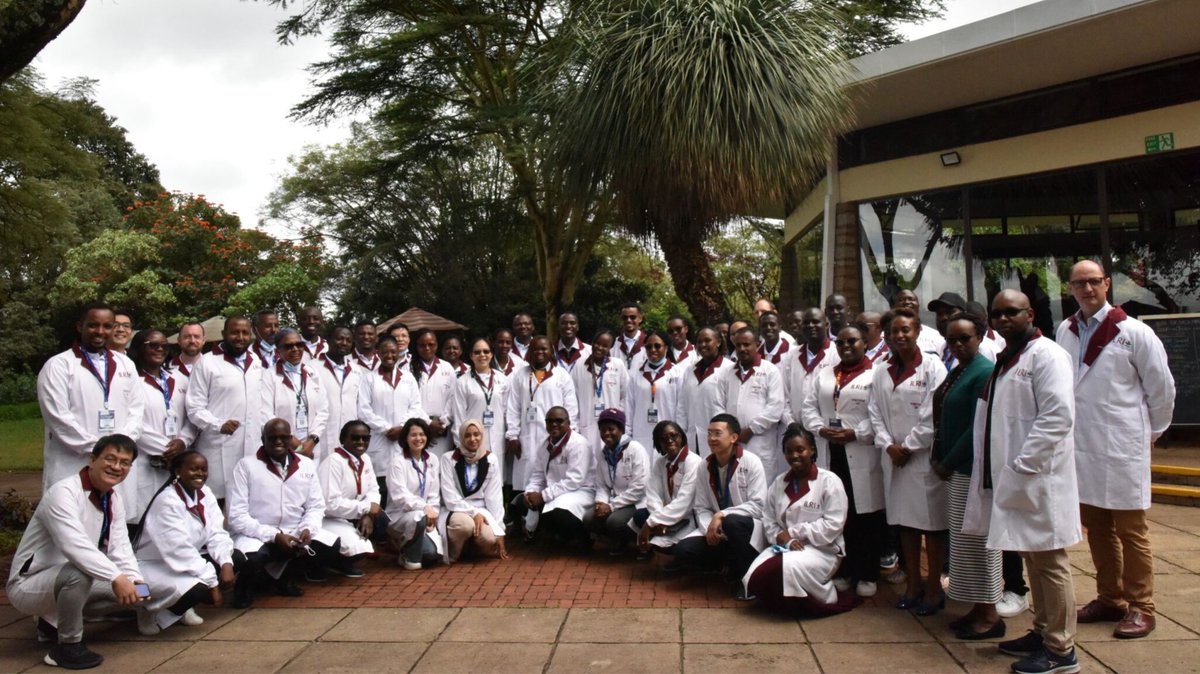 ILRI was pleased to host 43 participants of the AFROHUN conference, taking place 24-26 April in Nairobi, Kenya, as a site visit. We highlighted the research for development program on #OneHealth at ILRI including interactive presentations of and discussions about our One Health…