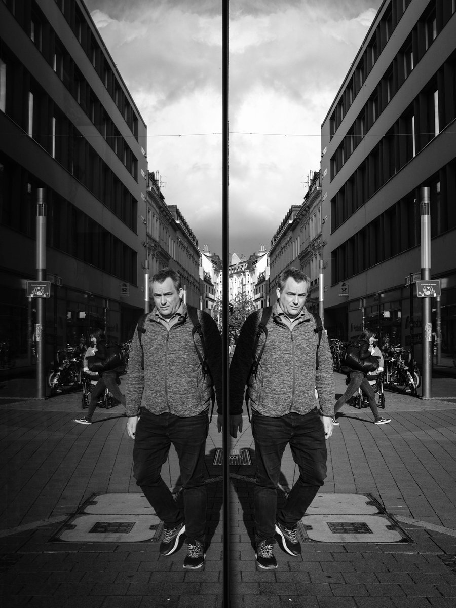 Yesterday in the city. 
Between two periods of rain, a brief moment of sunshine....
#x100f #streetphotography #fujilove #bonn #reflection #sunlight