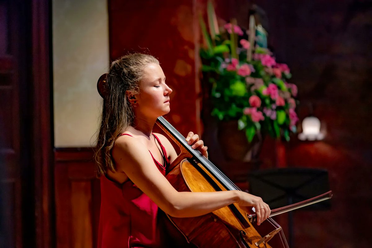 The RCM’s @wigmore_hall concert series starts this weekend with the RCM String Showcase on Sunday at 7.30pm Hear a programme full of darkness and light including Schoenberg’s masterpiece Verklärte Nacht and Light Perpetuum by RCM alumna @lsnowdenguitar 🎟️bit.ly/rcm-stringshow…