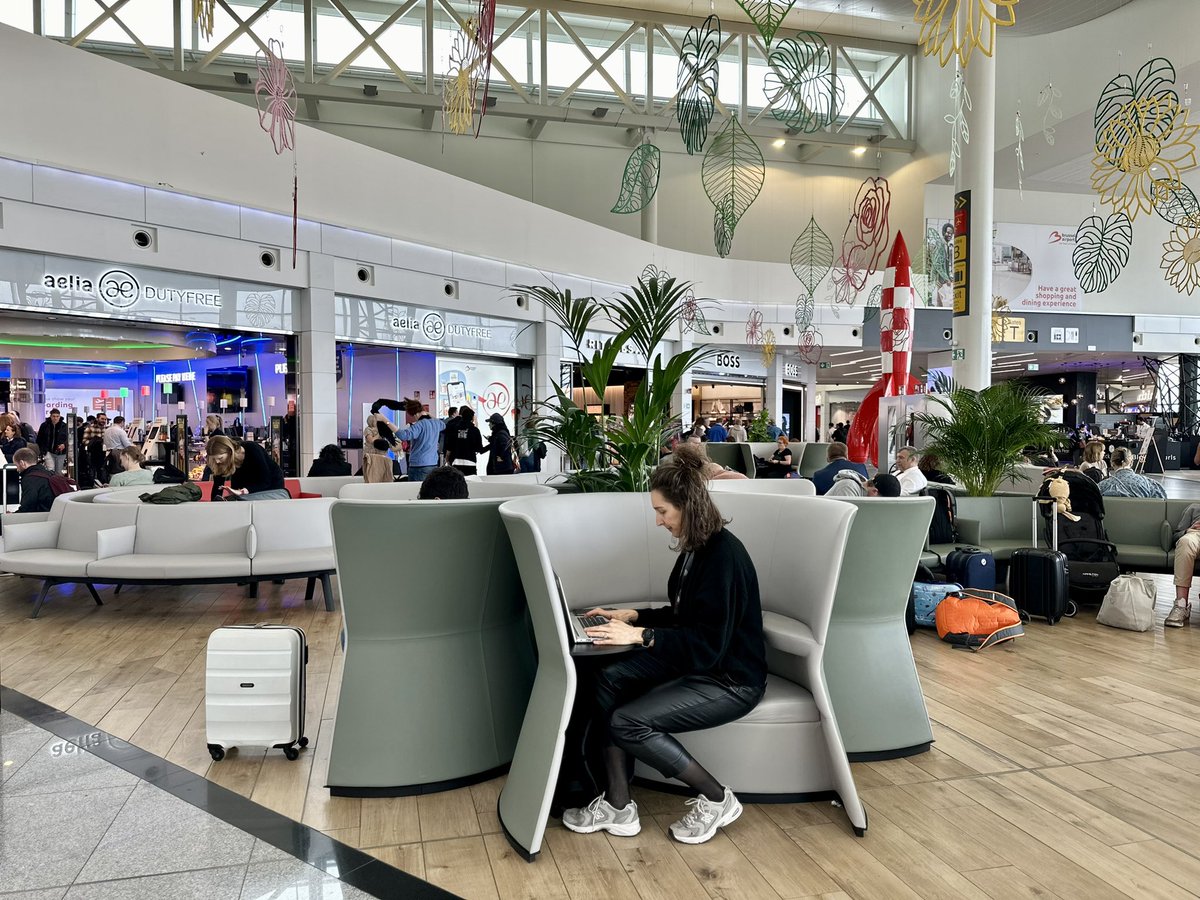 Spring break is here for French-speaking schools & the Netherlands! #brusselsairport is ready to welcome nearly 1.2 million passengers (+17% VS 2023), with around 74,000 passengers expected on the first Friday alone! Vacay mode activated 😎 brusselsairport.be/en/passengers/…
