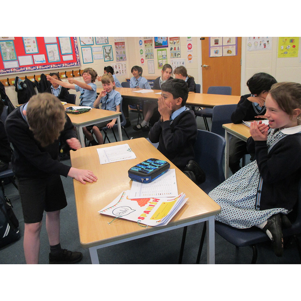 The children in Year 4 worked in groups to act out a scenario at a Spanish 'cafetería', speaking confidently in Spanish and enjoying drama at the same time #SpanishFun #Dramaticlanguagelearning #SiblingSchool #ELDRIC @GayhurstHM