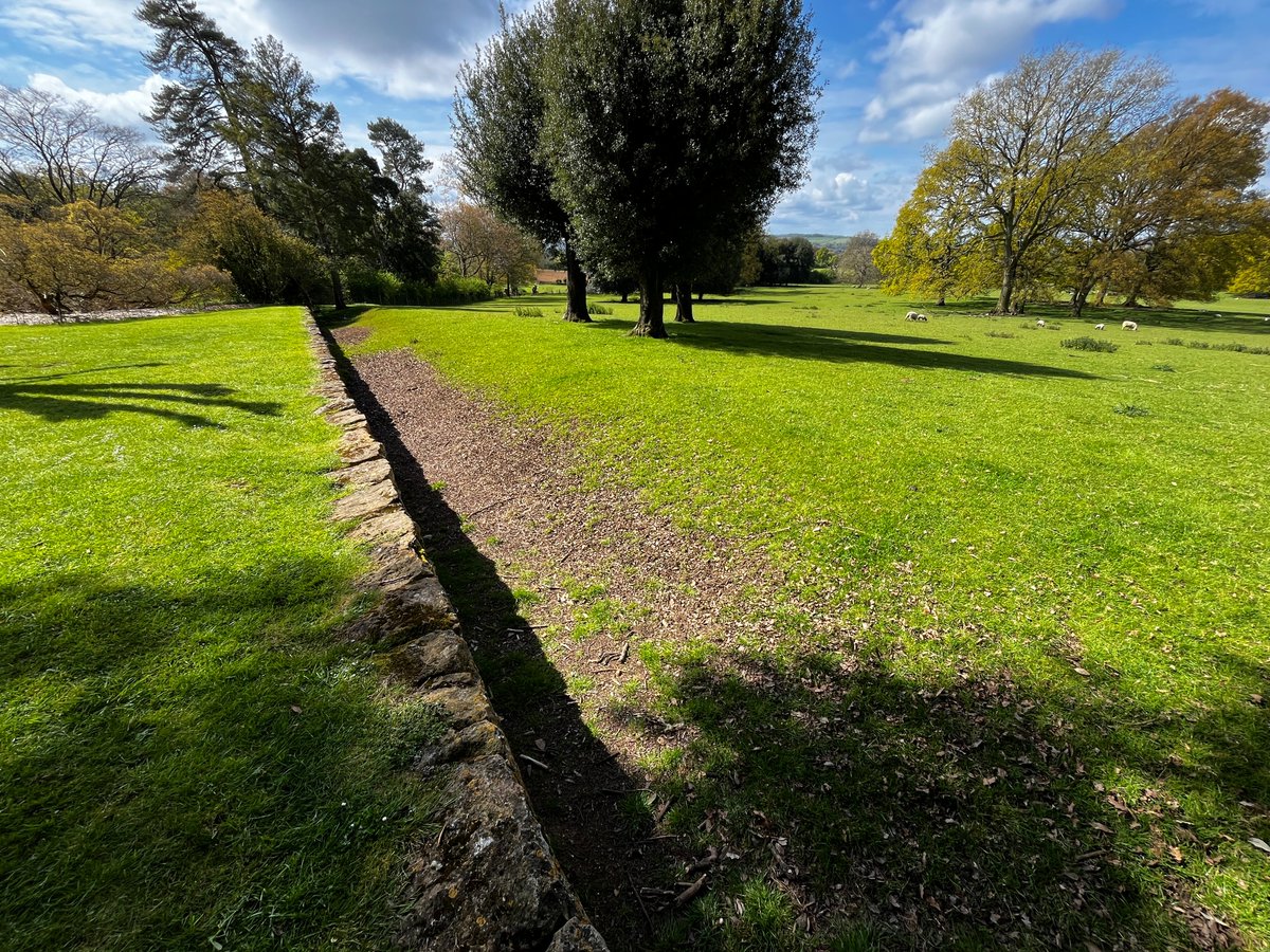 A semi-cursus?
The ha-ha at Hidcote Manor Gardens <a href="/HidcoteNT/">Hidcote</a> #neolithic