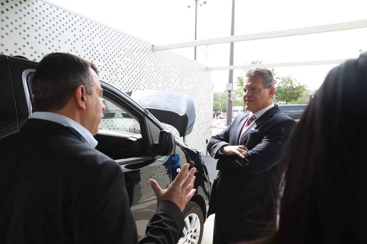 MarosSefcovic tweet picture