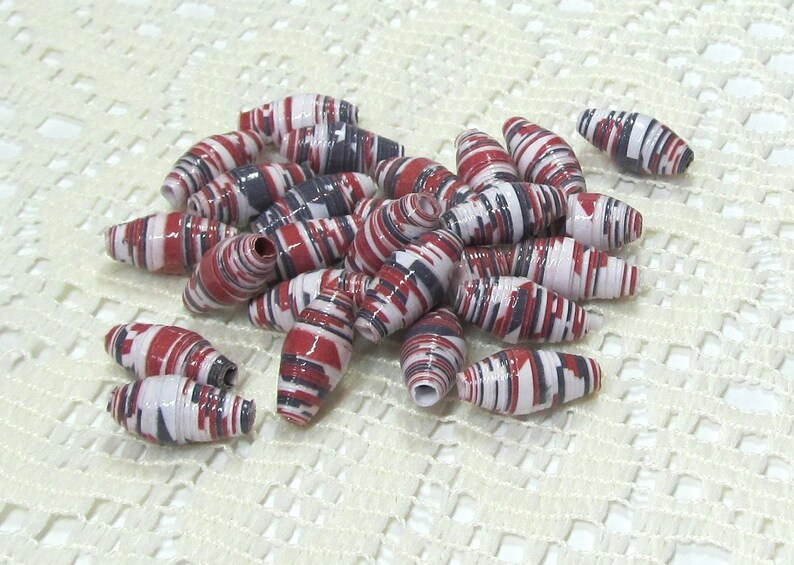 Paper Beads, Loose Handmade Jewelry Making Supplies Craft Supplies Red, White and Blue 
thepaperbeadboutique.etsy.com/listing/149267…
#patrioticpaperbeads #handmadebeads #independenceday #4thofjuly