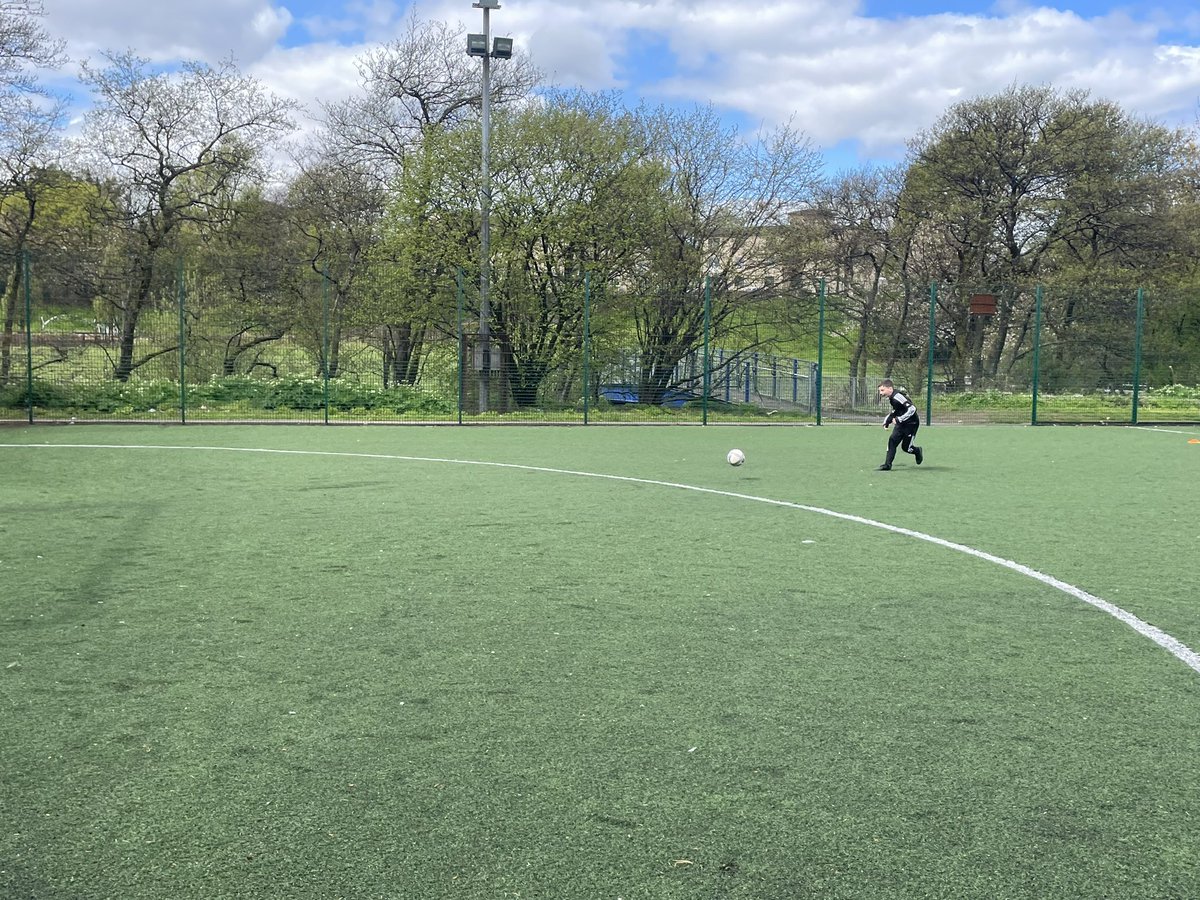 We enjoyed our football session at the community centre with Keith our Active Schools Co-Ordinator. #antohandwb