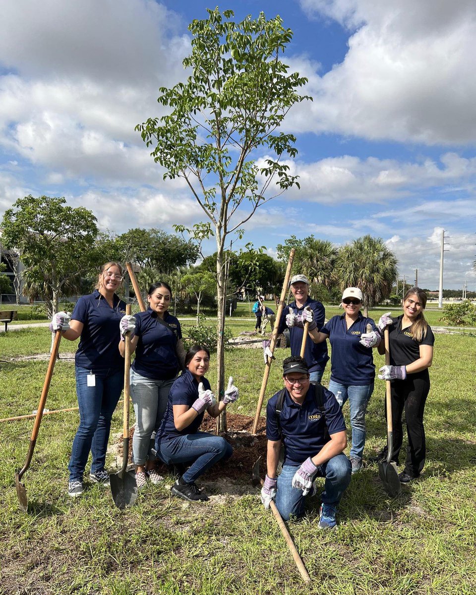 Let's grow together!
Want your company to be more sustainable? Need an organization to volunteer with?
Become a KFB partner &amp; work with our network of over 45 affiliates across the state of Florida.
📸: Million Trees Miami
#keepflbeautiful #partner #volunteer #business #donate