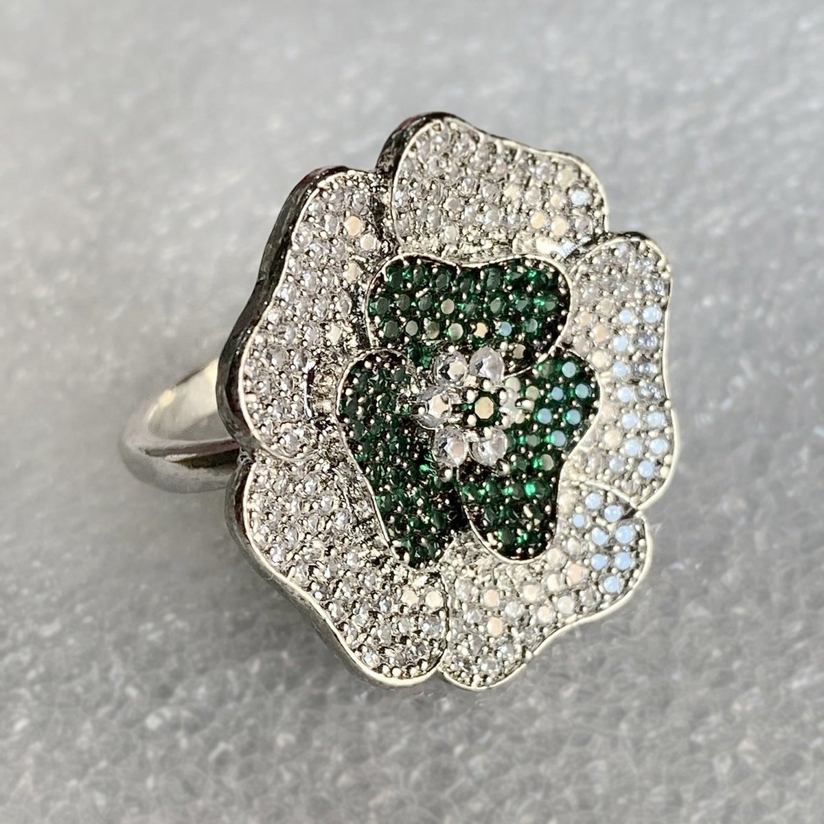 DiwamJewels's tweet photo. Stunning silver plated rings 🎉
silver zircon rings offer versatility and style.
#SilverRings #SterlingSilver #SilverJewelry #FashionRings #StatementRings

Order Now:- 👇🏻👇🏻

Website: https://t.co/bN0EKUYtu9

WhatsApp: +91 9664073873 https://t.co/dI1z6a975P