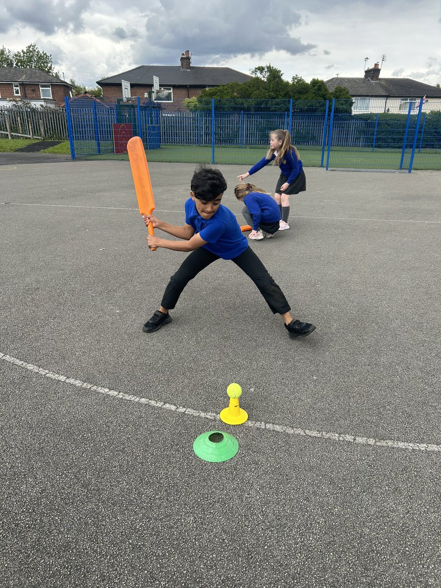 Class 3/4M tweet media