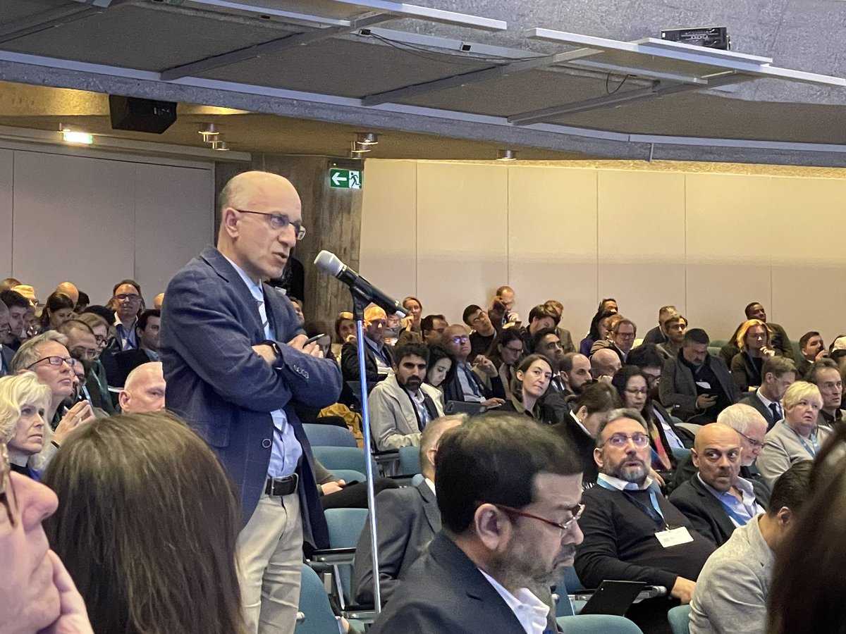95% of <a href="/APCCC_Lugano/">Advanced Prostate Cancer Consensus Conference</a> Panellists DO NOT recommend ARPI switch for mCRPC. Yet why do investigators (many of them Panellists) and FDA approve this as control arm for trials?? “Unethical” says <a href="/AnthonyMJoshua/">GrumpyOncologist</a> from the floor, as did  <a href="/VPrasadMDMPH/">Vinay Prasad MD MPH</a> on GU Cast <a href="/gu_onc/">GU Cast | Urology podcast!</a> #APCCC24