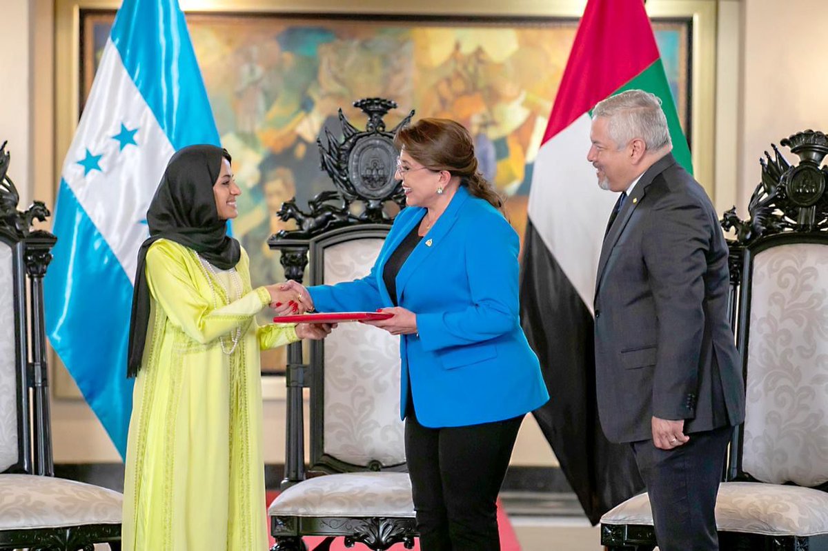 سفيرة الإمارات تقدم أوراق اعتمادها إلى رئيسة هندوراس #وام wam.ae/a/b2un9ae
