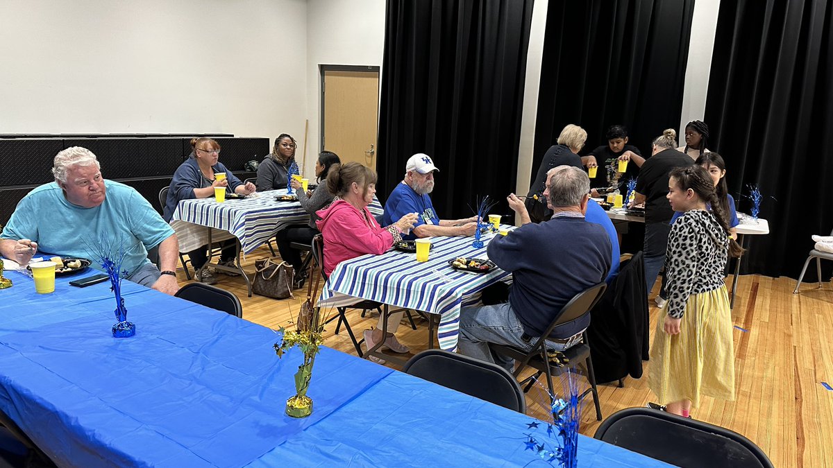 Jennings_Creek's tweet photo. We love our Bus Drivers. JCES Bus Drivers are simply the best. They go above and beyond to care for students. #leadersmakeadifference #TeamWCPS https://t.co/WOACGhQFC4