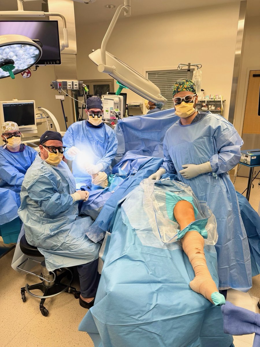 Our team approach to tackling complex problems. The gang’s all here (almost). 

#orthopaedicsurgery #SportsMedicine
