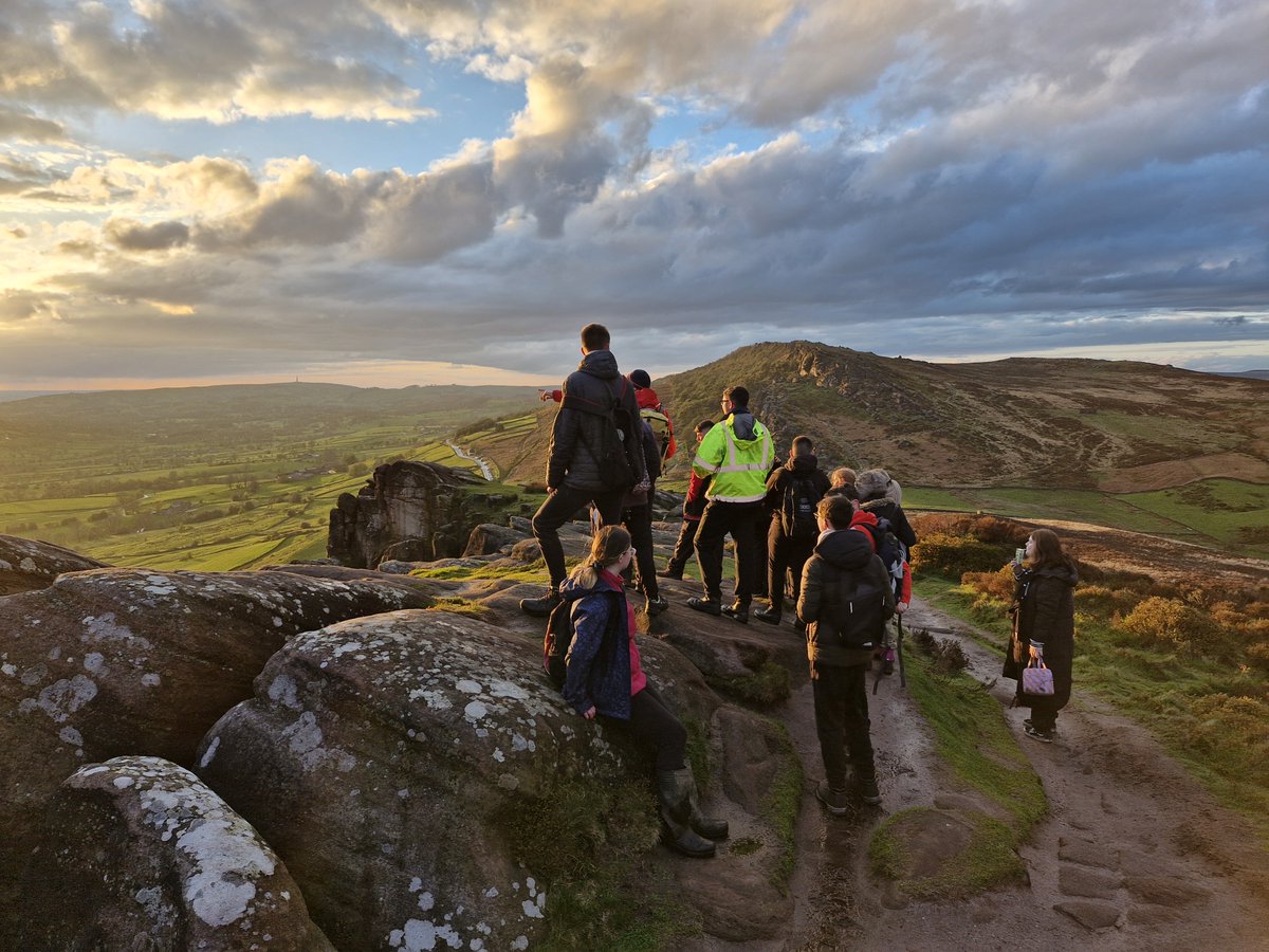 Moorlands Police Cadets had a Spring evening walk in the Peak District country side. A dry but muddy route, great fun and great teamwork. Thank you to retired officer, Neil Waterhouse who has the outward bound training to supervise these walks. @NationalVPC