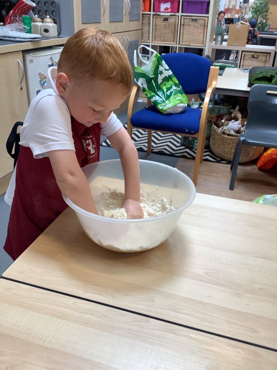 The Busy Bees have been working hard making scones this morning for our afternoon tea! They were wonderful 😋 @StAnnes_EHS