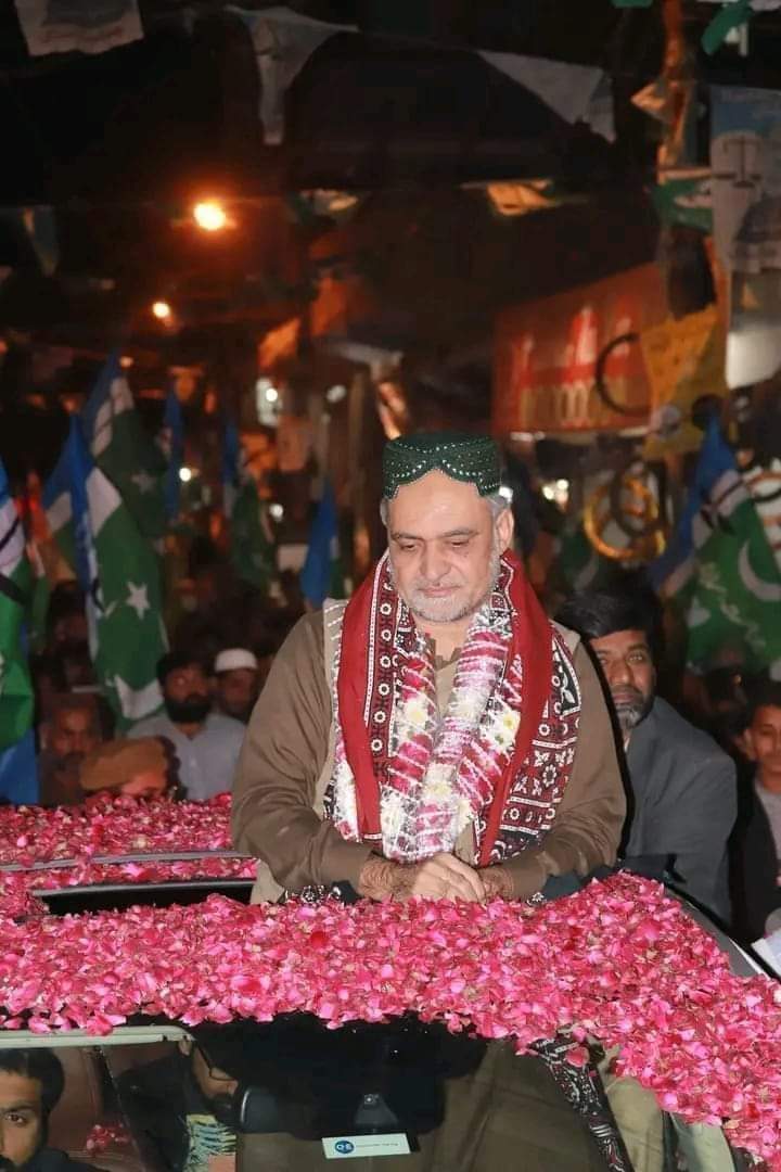 نکلا ہے کراچی نکلا ہے نکلا ہے کراچی نکلا حافظ کے استقبال کے لیئے نکلاہے۔#KhiWelcomeHafizNaeem