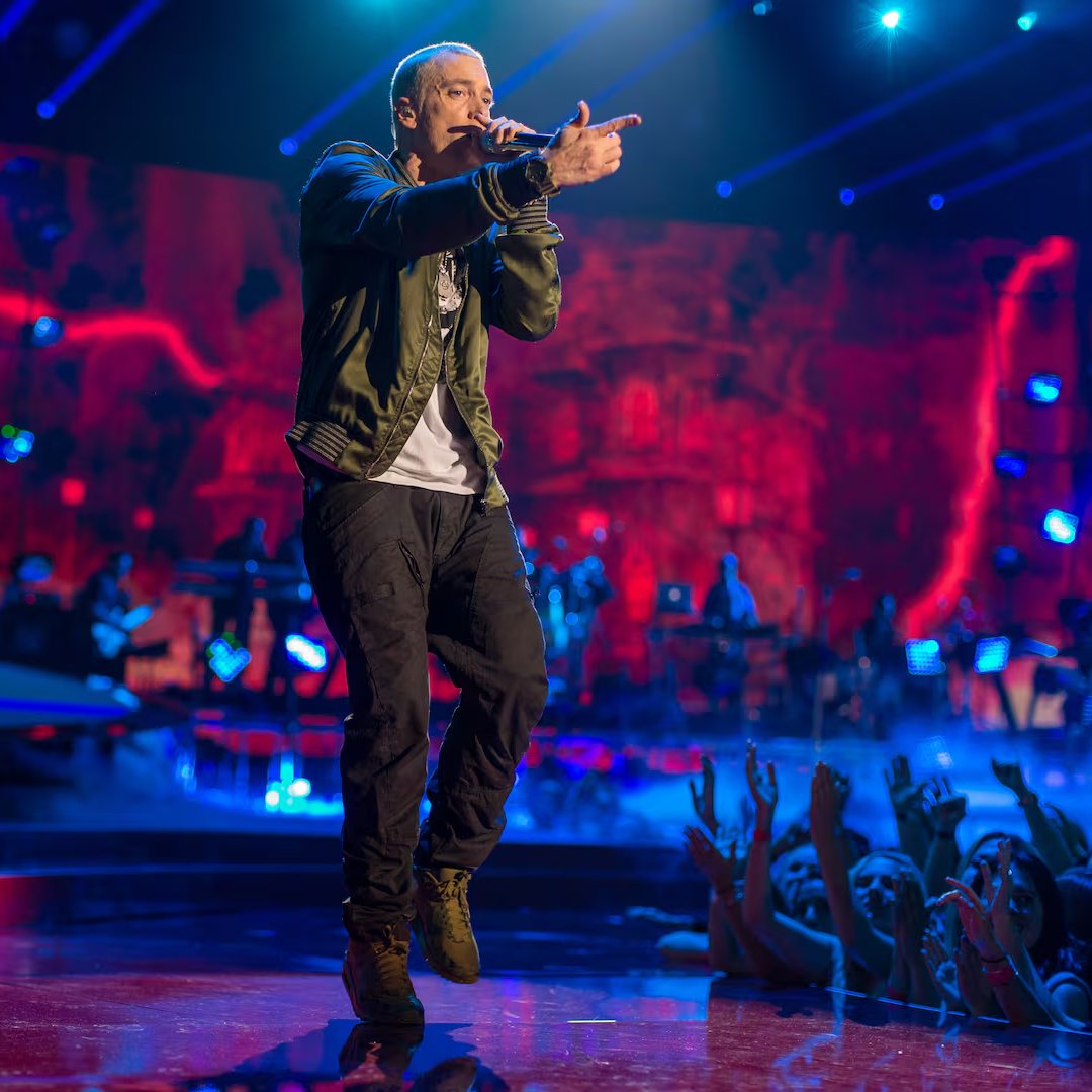 Eminem, uzun bir aradan sonra yeni bir albüm çıkaracağını açıkladı.