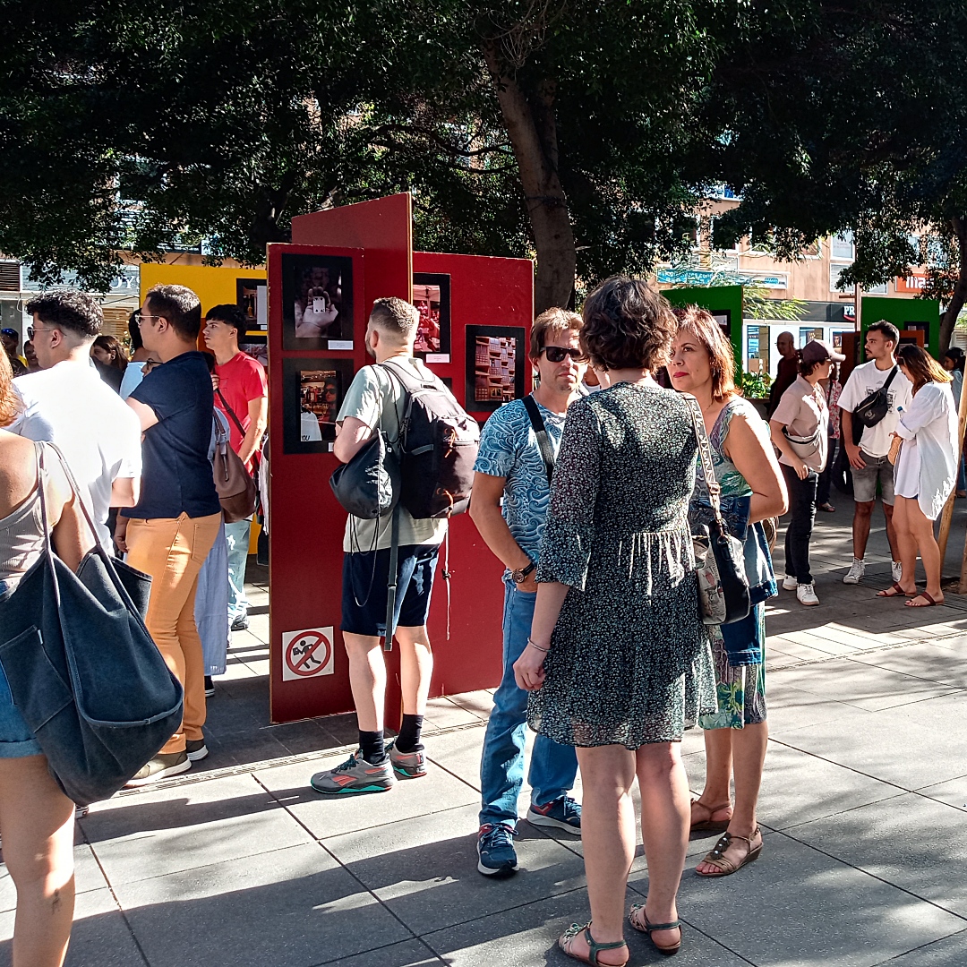 🤩 Exposición Concurso de Fotografía No dejes de asistir a la entrega de premios del concurso de fotografía donde se repartirán 4.550 € en premios🥇🥈🥉 👉Sábado 27 de abril 📍Rambla más cercana a la Plaza de España ⌚De 12:00 a 18:00 horas 🎤Fallo del Jurado⌚ 18:00 a 18:30