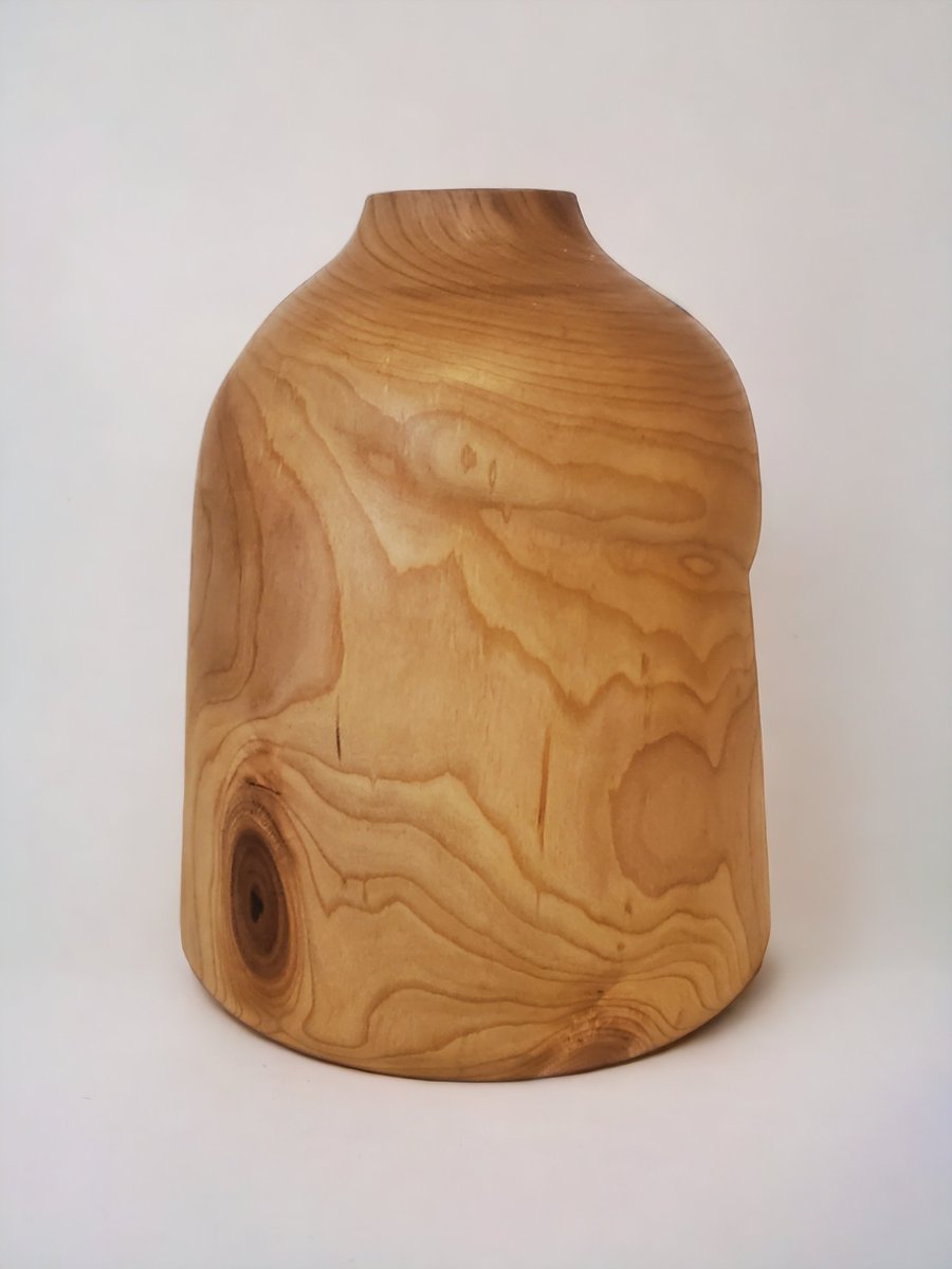 - Available -

Wild Black Cherry

6.5' x 5”

Signed #iwywh

Vase 29.24

#art #interiordesign #woodworking #scandinaviandesign #scandihome #shoplocal #woodturning #woodcrafts #handmade #etsy #smallbusiness #woodvase #vase #homedecor #sustainable #minimalism #mentalhealth #grief