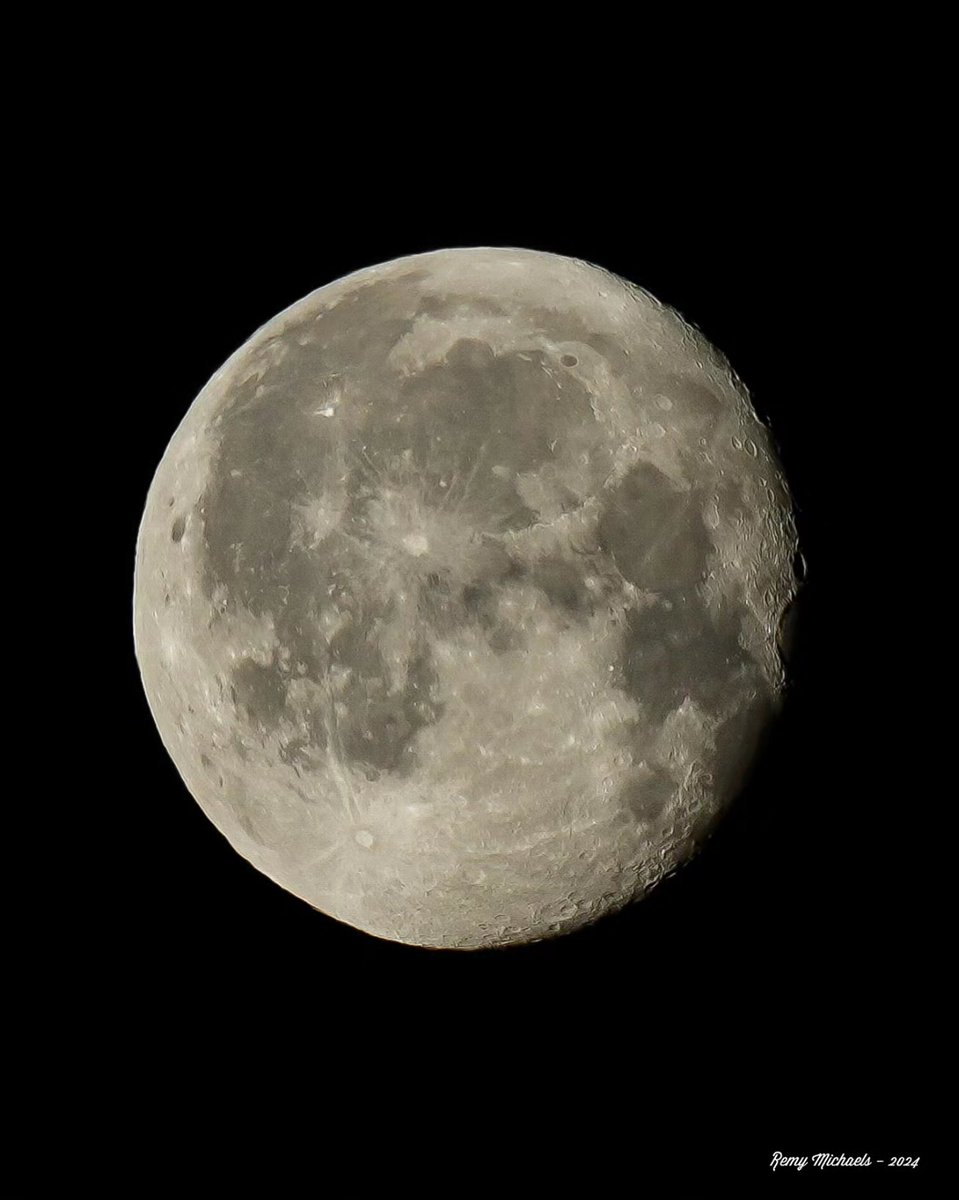 'NORTHERN NIGHTS' instagram.com/p/C6Oe1gCrJX5/…
#AlgonquinPark #Moon #Astronomy #Sony #OntarioParks #NASA