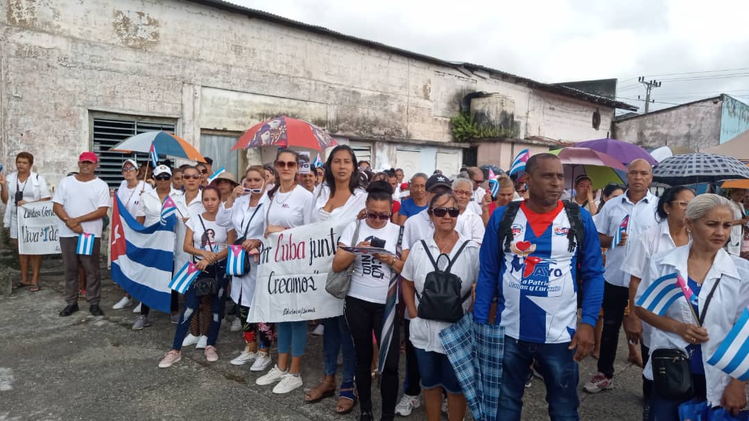 To dignify the celebration of #MayDay the #workers of #Baracoa promote their economic plans, with emphasis on #foodproduction.

#PorCubaJuntosCreamos
#1Mayo  
#GenteQueSuma