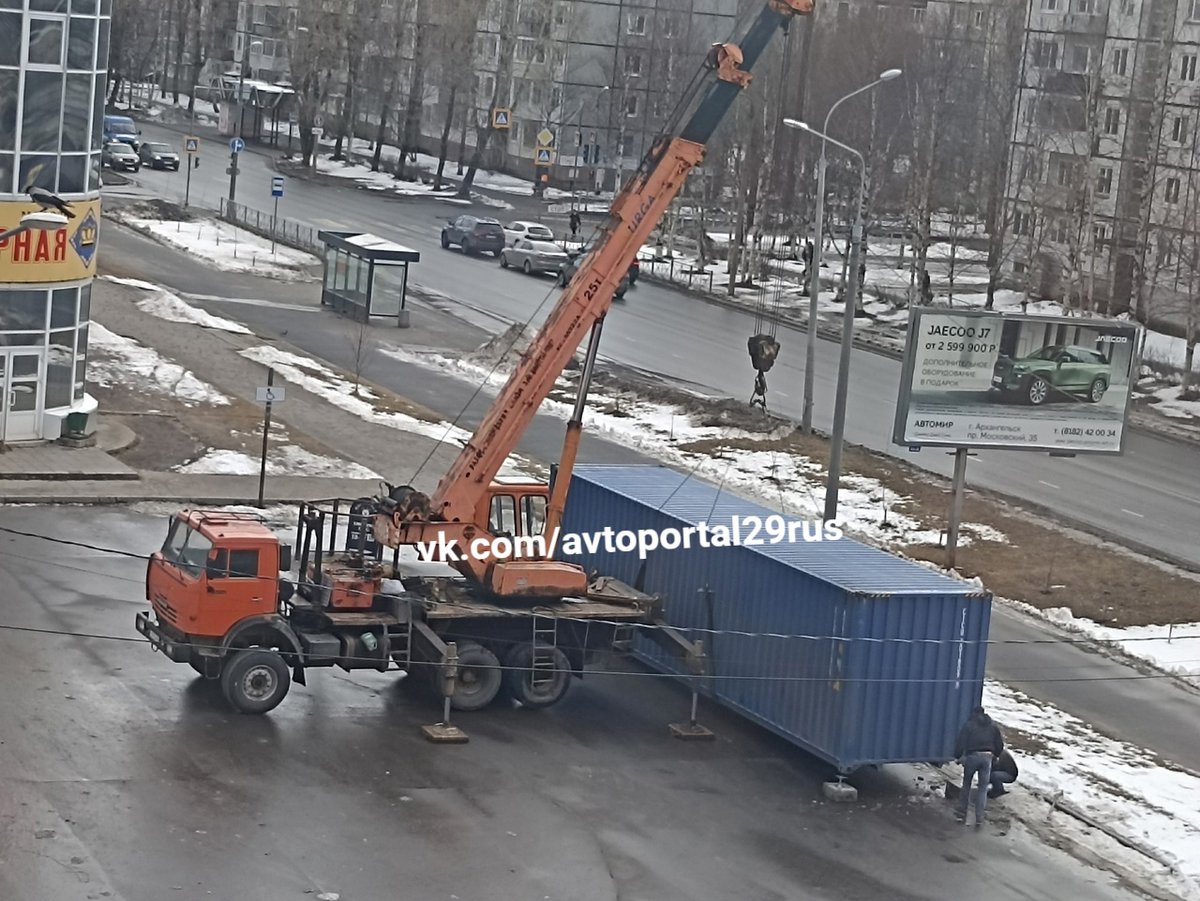 Доводим до сведения всех жителей города следующую информацию! Если вы паркуетесь на гостевой автостоянке возле ТЦ 'Гиппо' Северодвинск (Карла Маркса, 58), то, наверное, уже заметили следующие неудобства: 
- въезд/выезд с пар...#Северодвинск #Архангельск vk.cc/cwqVRs