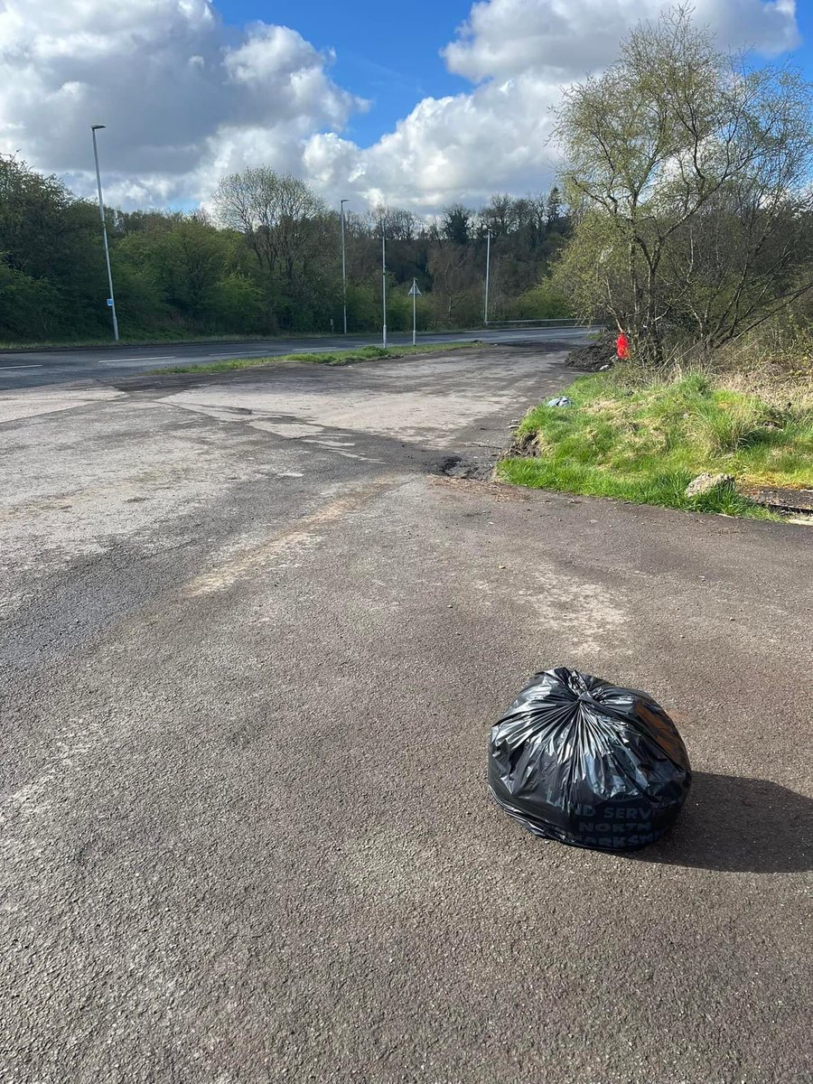 Today @KarenTigger4me was out -Lovely combo dog walk & litter pick on the cycle path this morning in the sun. 🐾♻️ 3 community bags emptied ✅ all being used 👏 1 community bin changed in the laybye ✅ Which all added up to one full bag. Makes it all worth it to see them used.