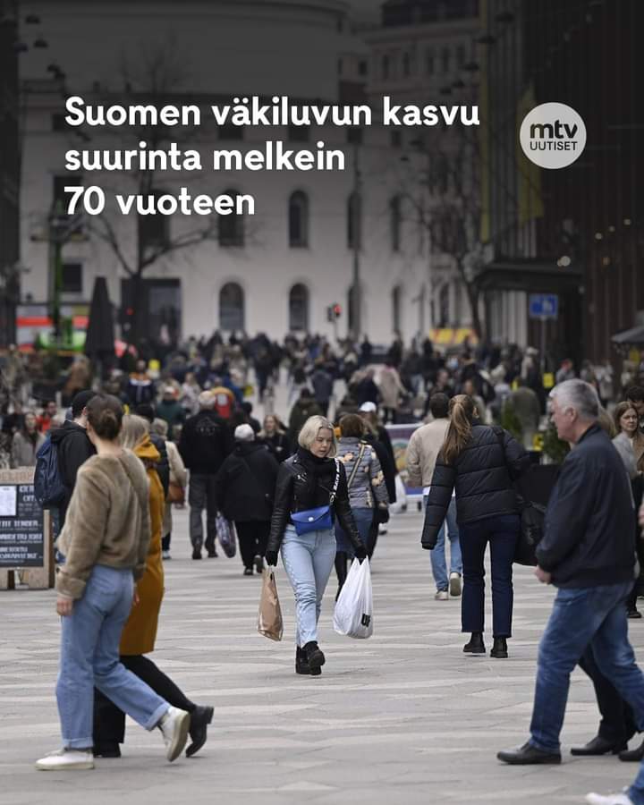 Suomessa ei ole väestön vähenemisen ongelmaa. Suomen väkiluku kasvoi 40 000 ihmisellä viime vuonna. Welcome immigrants! Welcome refugees! Suomi tarvitsee maahanmuuttoa. #Suomi #maahanmuutto