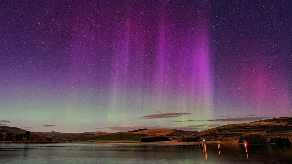 Awe-inspiring aurora.😍✨

Brian Forsyth, of Kirriemuir, caught sight of the Northern Lights at Backwater Reservoir in Glenisla, Angus.

More pictures from around Scotland: bbc.in/3U8t1L2

Send your snaps to scotlandpictures@bbc.co.uk