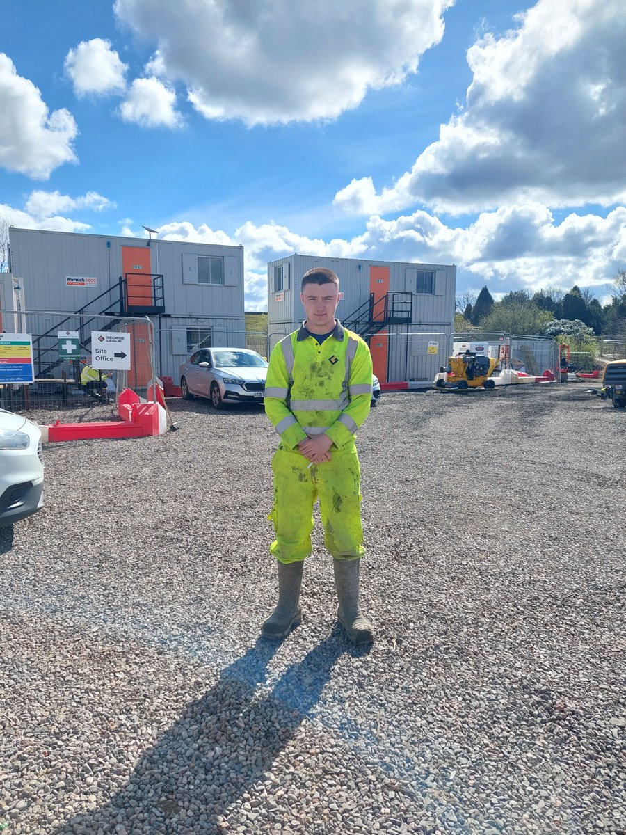 #FeelGoodFriday for @TIGERS_UK today as our Modern Apprenticeship team leader @ferguson74 visited Logan and Kammy at @GeorgeLeslieLtd to sign them up for their #Construction and #CivilEngineering #ModernApprenticeship 🦺👷