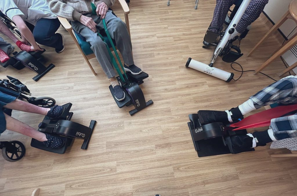 📸 The peloton of the Tour de Paulton🚴 

Patients took part in a group exercise session this morning, with seated pedal machines being used to promote deconditioning.

(We even had a Centenarian participating)

#RightToRehab #EndPJparalysis