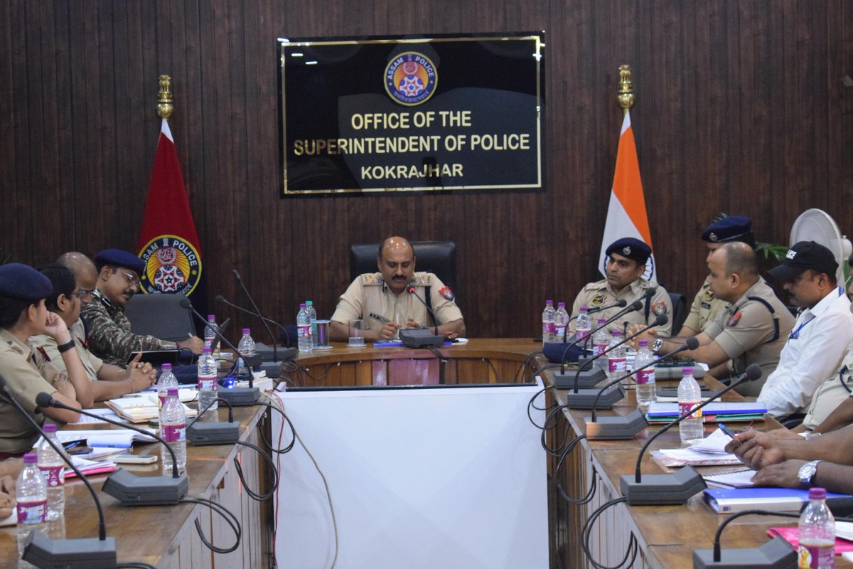 The DGP, Assam held a review meeting on the preparations for the upcoming GPE, 2024 with senior Police Officers and Os/C from Chirang, Kokrajhar, & Bongaigaon districts on 25.04.2024 in the SP Office Conference Hall of Kokrajhar district. @CMOfficeAssam @assampolice @gpsinghips