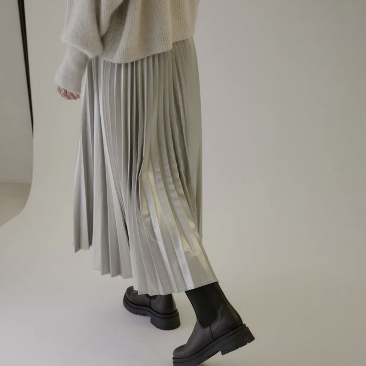 未使用川口春奈着用LOEFF GLSYタフタギャザースカートパンツカーディガン 未使用川口春奈着用LOEFF GLSYタフタギャザースカートパンツ